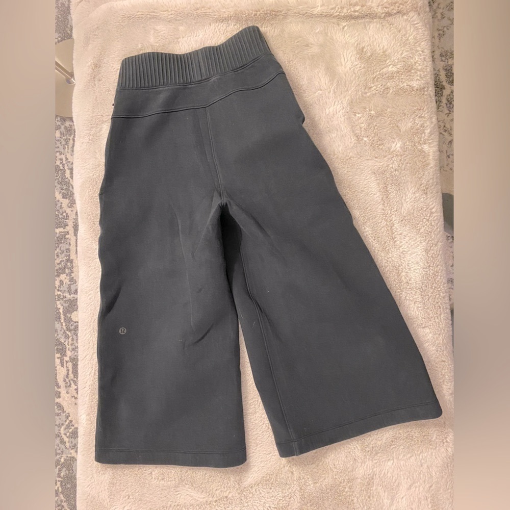 Lululemon Wide Sweat Pants - Size 2 - in very well loved condition see photos